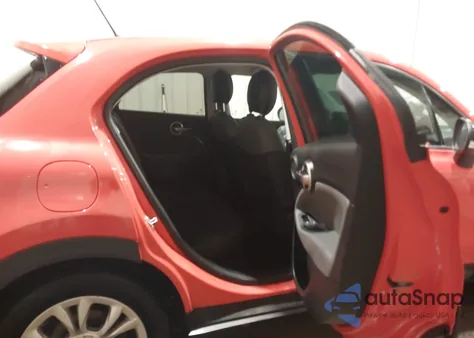 2016 Fiat 500X Easy z USA, uszkodzony, nr VIN ZFBCFYBT4GP370552